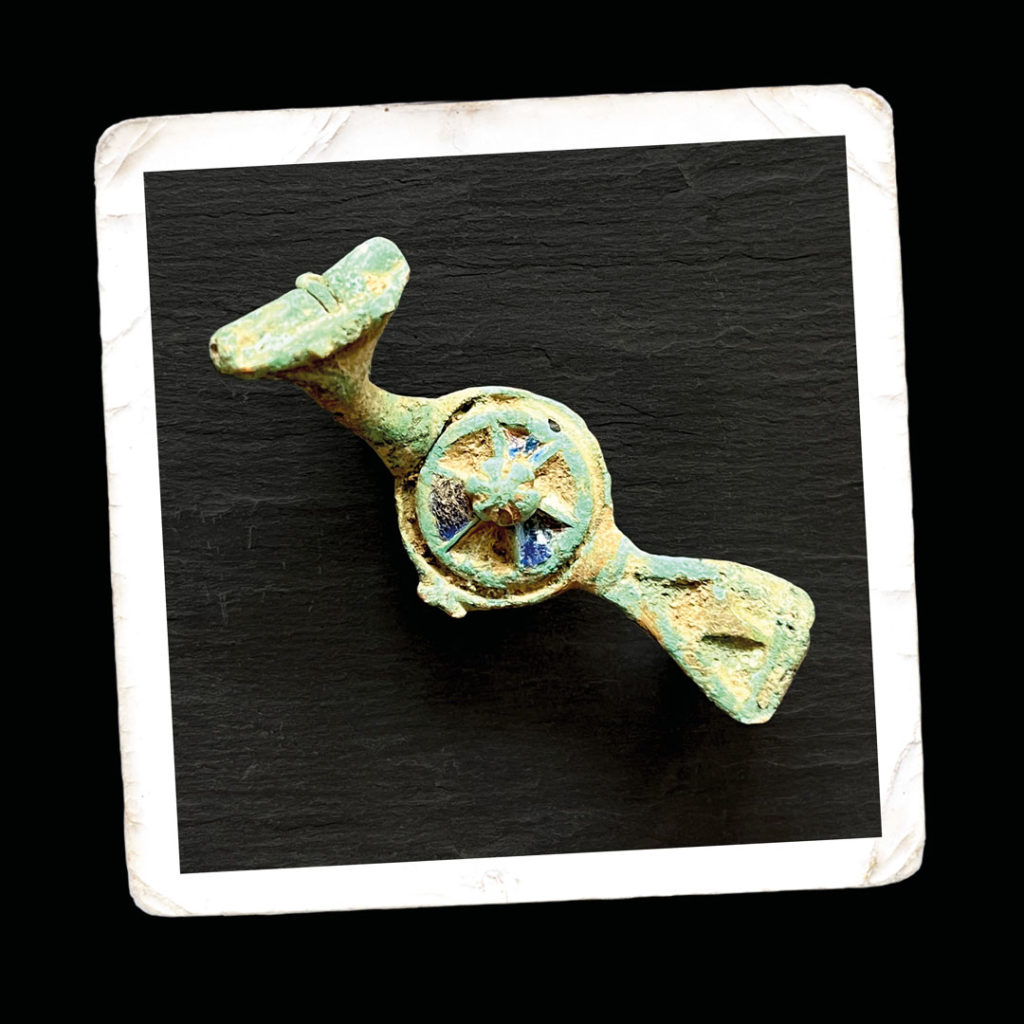 Roman Fantail Brooch